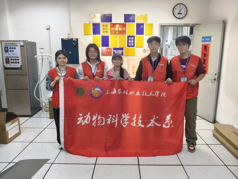 青春护航出行 志愿献礼国庆 —...