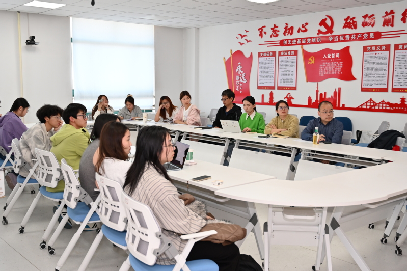 动科系举办重点双创项目指导会